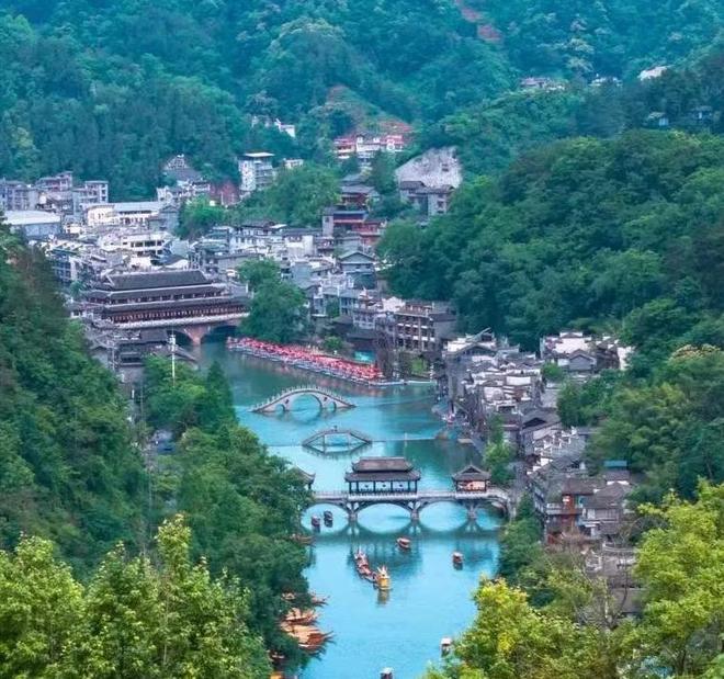 攻略：走进沈从文笔下的诗意世界瓦力棋牌游戏边城茶峒古镇旅游(图5)