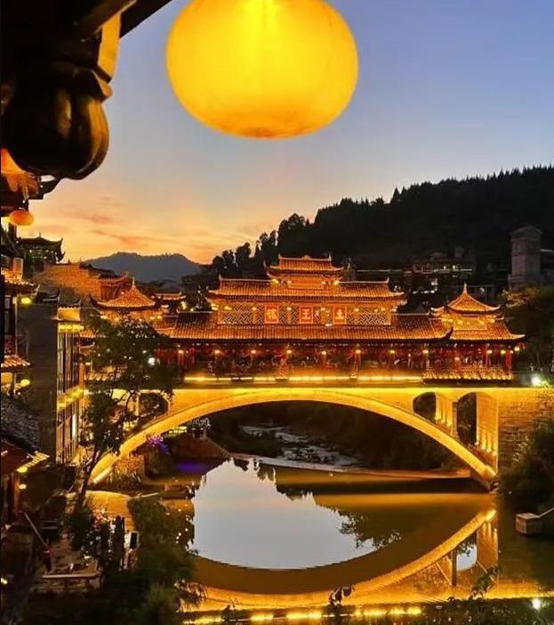 攻略：走进沈从文笔下的诗意世界瓦力棋牌游戏边城茶峒古镇旅游(图2)