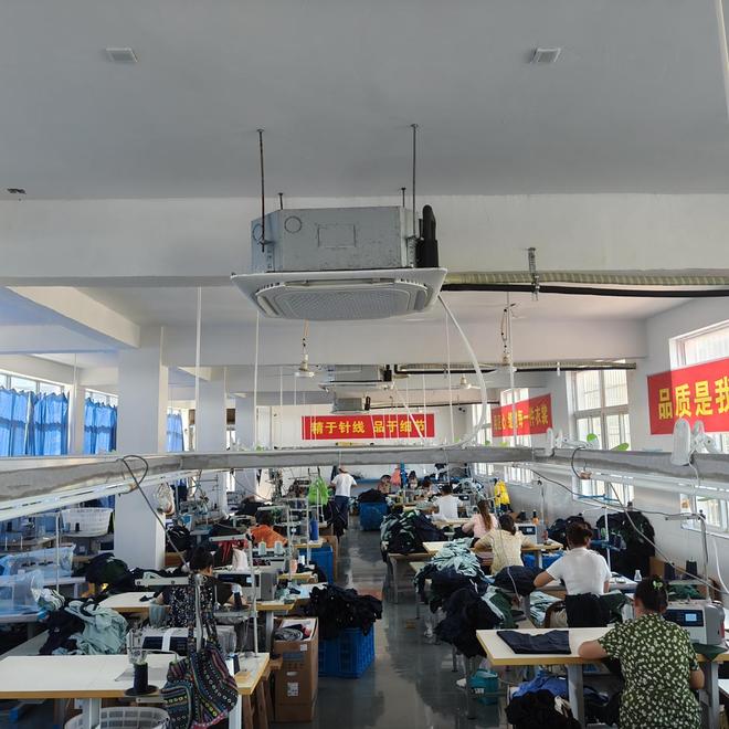 饰江西生产基地顺利投产瓦力棋牌试玩浙江金裁服(图4) 饰江西生产基地顺利投产瓦力棋牌试玩浙江金裁服(图4)