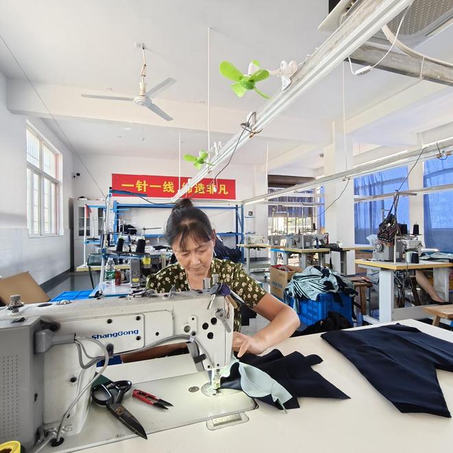 饰江西生产基地顺利投产瓦力棋牌试玩浙江金裁服(图3)