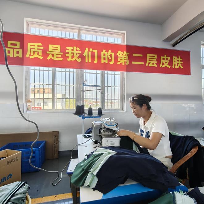 饰江西生产基地顺利投产瓦力棋牌试玩浙江金裁服(图2) 饰江西生产基地顺利投产瓦力棋牌试玩浙江金裁服(图2)